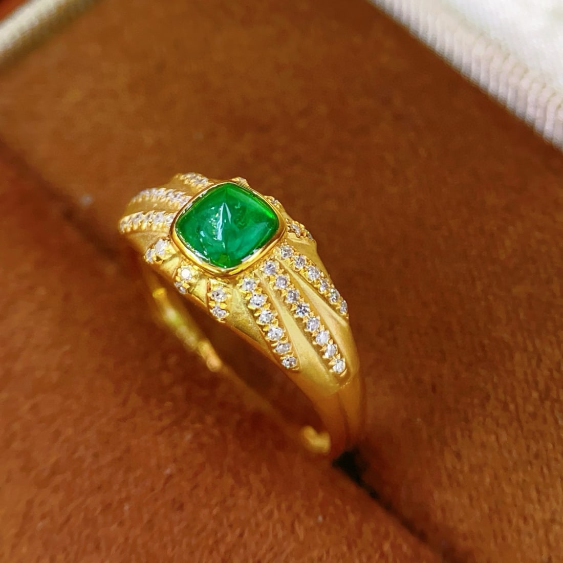 14k Gold 0.5 Ct Vivid Green Natural Emerald & Diamond Ring - 5