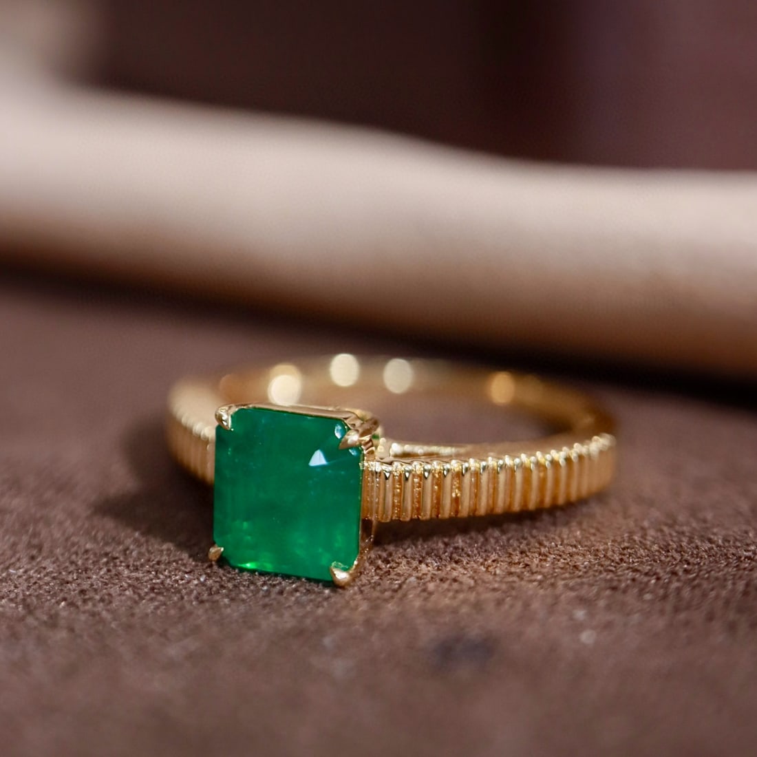 14k Gold 1.53 Ct Vivid Green Natural Emerald Ring - 7
