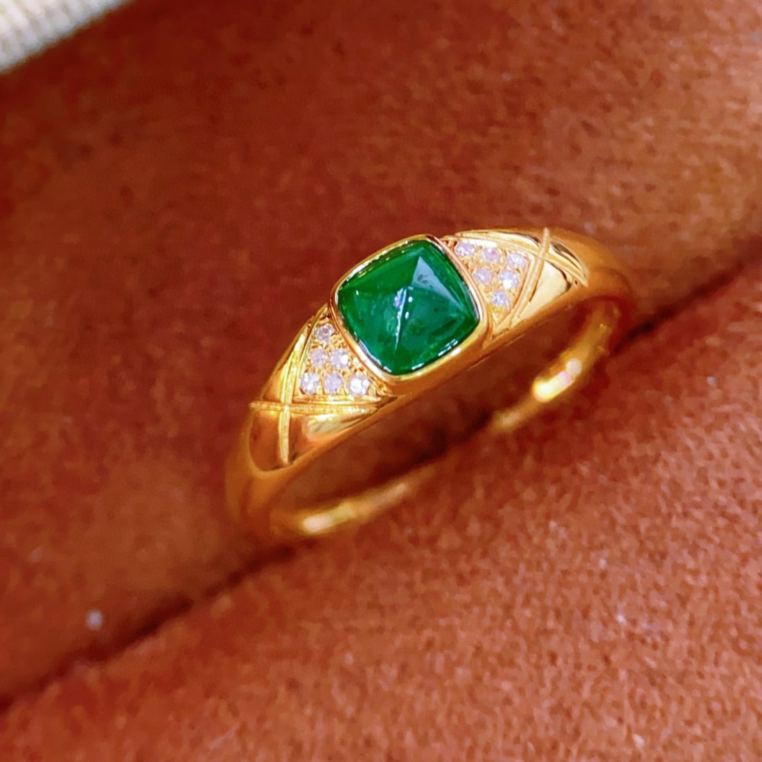 14k Gold 0.5 Ct Vivid Green Natural Emerald & Diamond Ring - 2