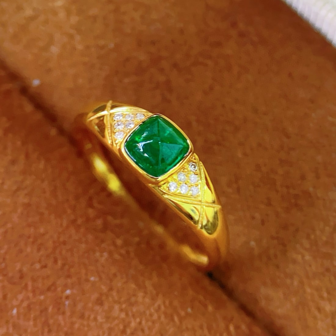14k Gold 0.5 Ct Vivid Green Natural Emerald & Diamond Ring - 4