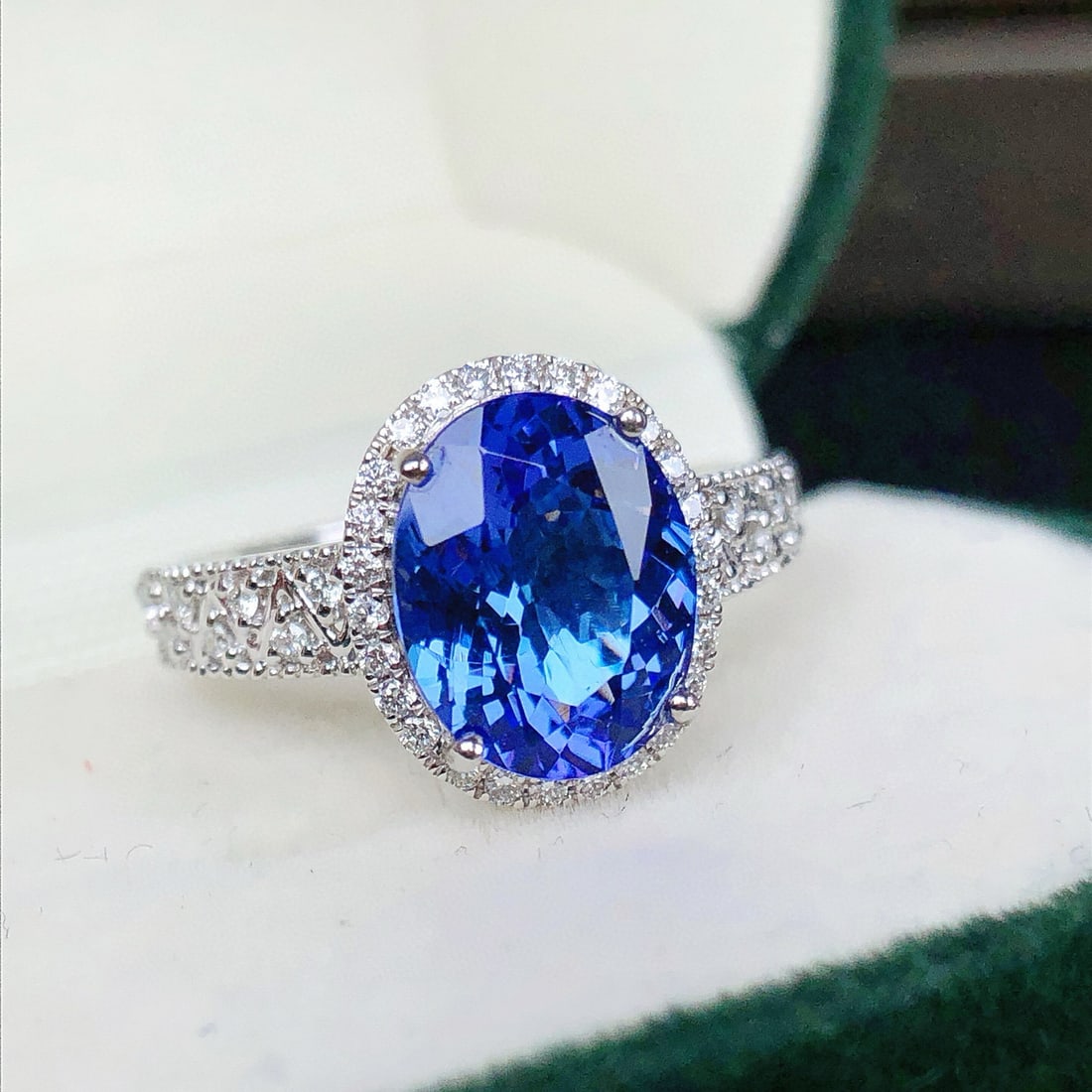 14k Gold 2.59 Ctw Natural Tanzanite & Diamond Ring: Ref:231088327 // gold content:14k gold // ring size:7. 25us // // main gemstone:tanzanite // shape:oval // carat weight:2. 36ct // color:blue // treatment:natural // // adjacent gemstone 2 : diamond