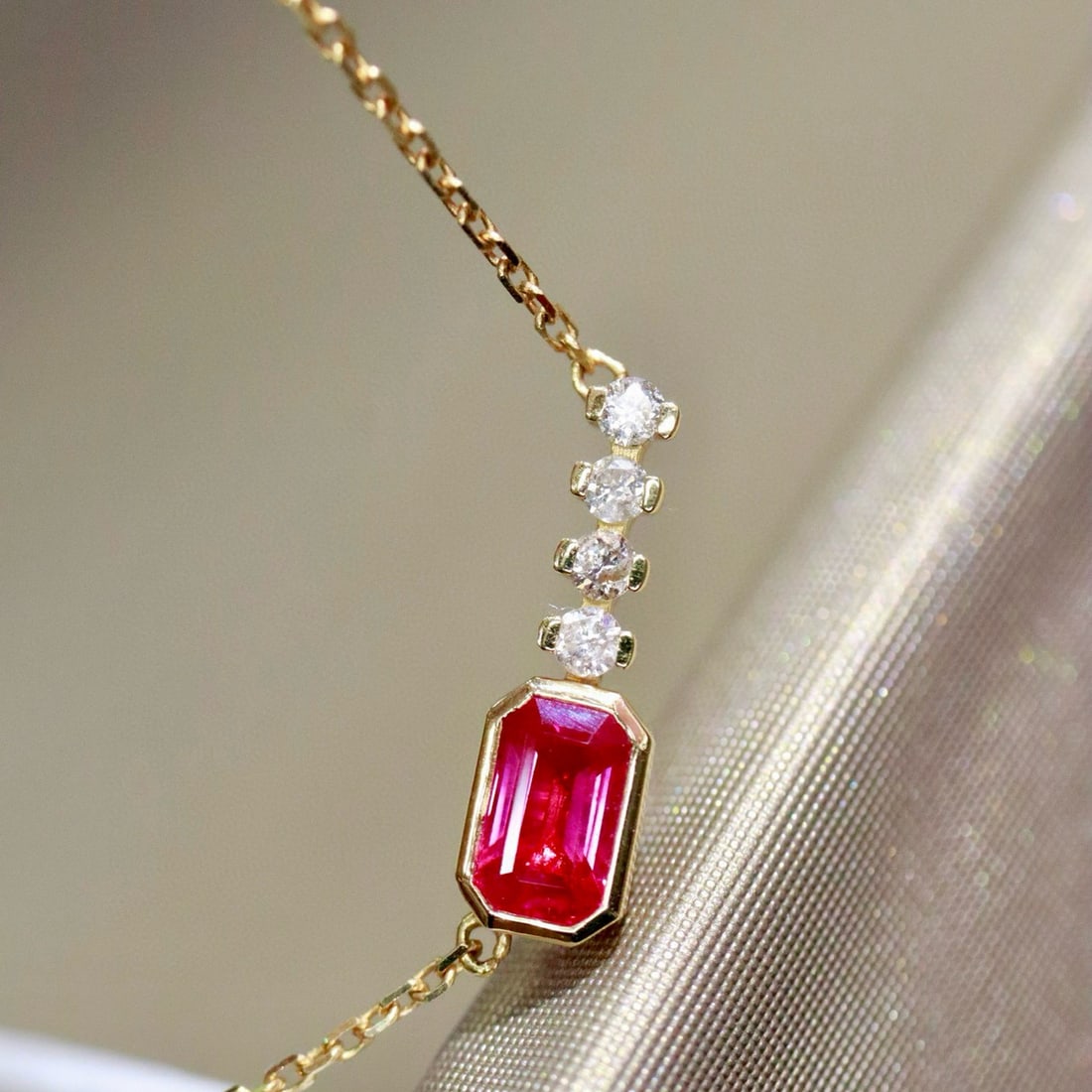 14k Gold 0.39 Ctw Natural Ruby & Diamond Necklace: Ref:231088340 // gold content:14k gold // main gemstone:ruby // shape:octagonal // carat weight:0. 35ct // color:red // treatment:natural // // adjacent gemstone 2 : diamond // shape:round // carat