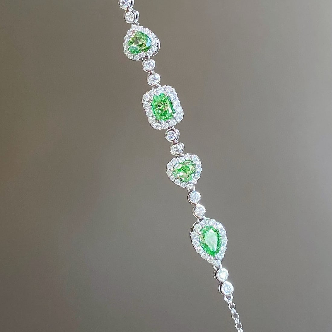14k Gold 2.28 Ctw Natural Green Diamond & Diamond Bracelet: Ref:231088344 // gold content:14k gold // main gemstone:green diamond // shape:multiple // carat weight:1. 65ct // color:green // treatment:natural // // adjacent gemstone 2 : diamond // shape:round /
