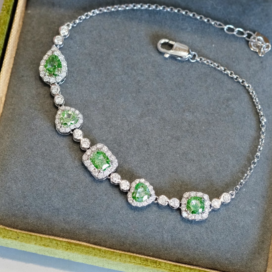 14k Gold 2.28 Ctw Natural Green Diamond & Diamond Bracelet - 4