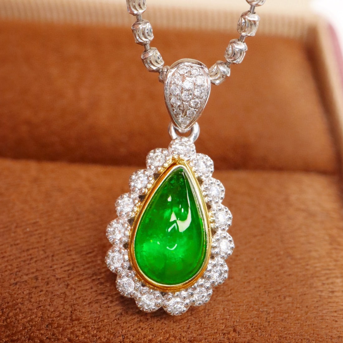 14k Gold 1.34 Ctw Vivid Green Natural Emerald & Diamond Pendant( Without Chain ): Ref:231088348 // gold content:14k gold // main gemstone:emerald // shape:pear // carat weight:1. 18ct // color:vivid green // treatment:natural // // adjacent gemstone 2 : diamond // shape:round // ca