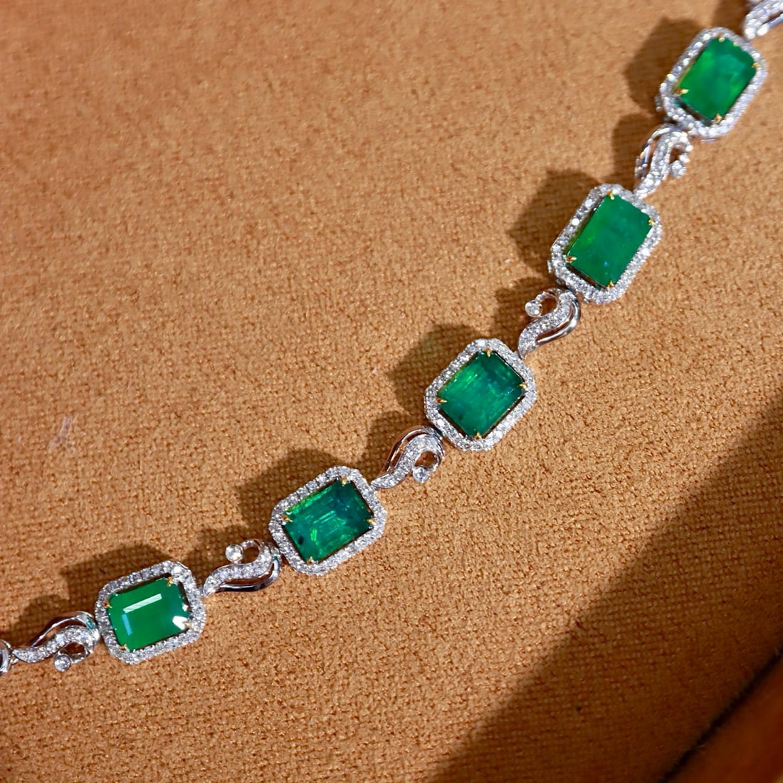 14k Gold 5.82 Ctw Vivid Green Natural Emerald & Diamond Bracelet: Ref:231088363 // gold content:14k gold // main gemstone:emerald // shape:octagonal // carat weight:5. 26ct // color:vivid green // treatment:natural // // adjacent gemstone 2 : diamond // shape:round 