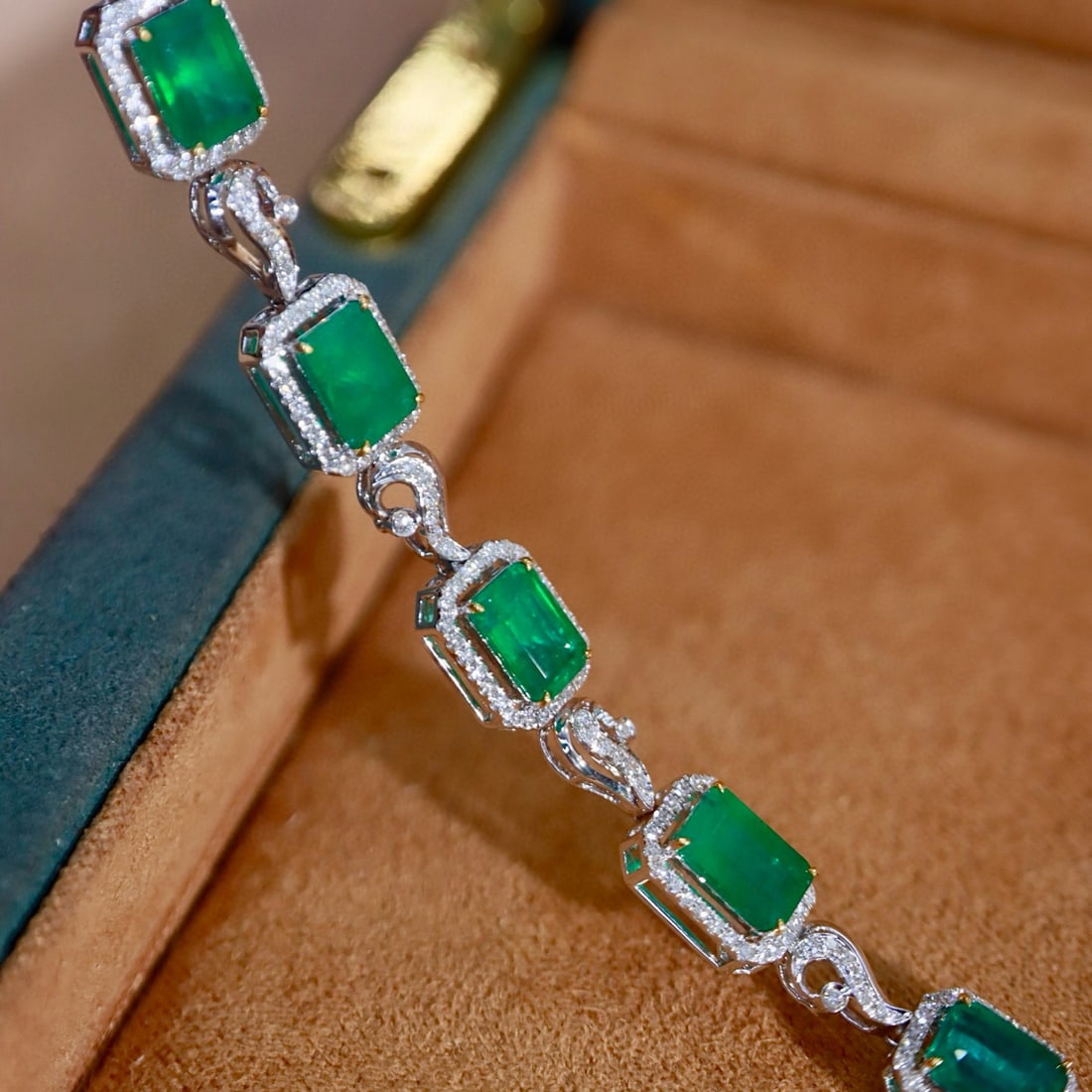 14k Gold 5.82 Ctw Vivid Green Natural Emerald & Diamond Bracelet - 5