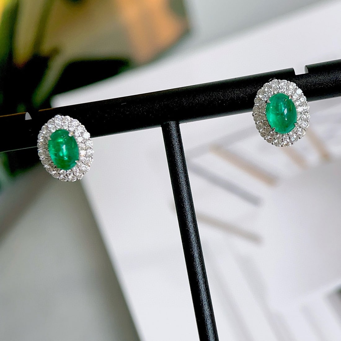 14k Gold 1.88 Ctw Vivid Green Natural Emerald & Diamond Earrings: Ref:231088370 // gold content:14k gold // main gemstone:emerald // shape:oval // carat weight:1. 28ct // color:vivid green // treatment:natural // // adjacent gemstone 2 : diamond // shape:round // ca