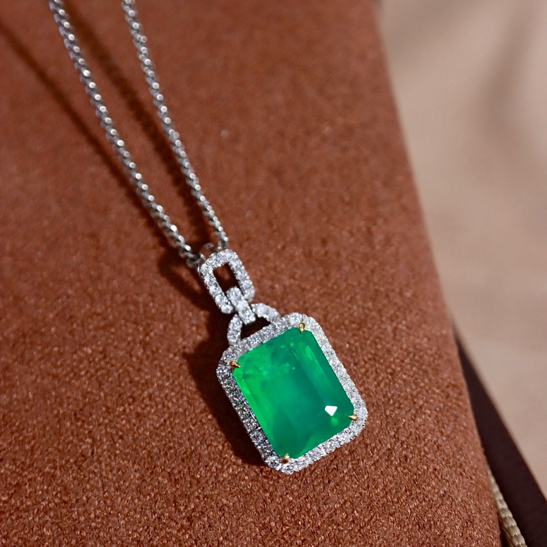 14k Gold 2.25 Ctw Vivid Green Natural Emerald & Diamond Pendant( Without Chain ) - 2