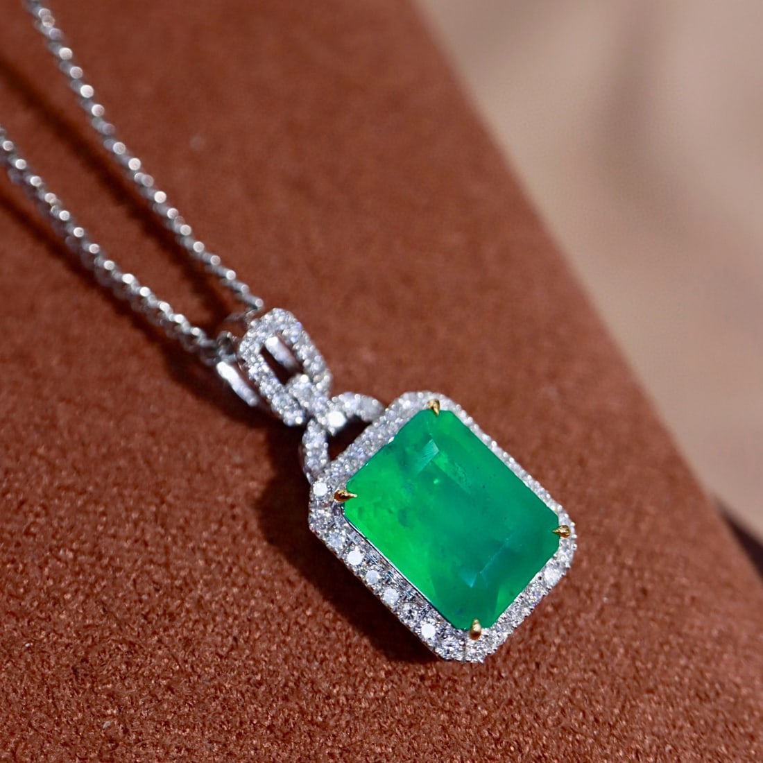 14k Gold 2.25 Ctw Vivid Green Natural Emerald & Diamond Pendant( Without Chain ) - 3