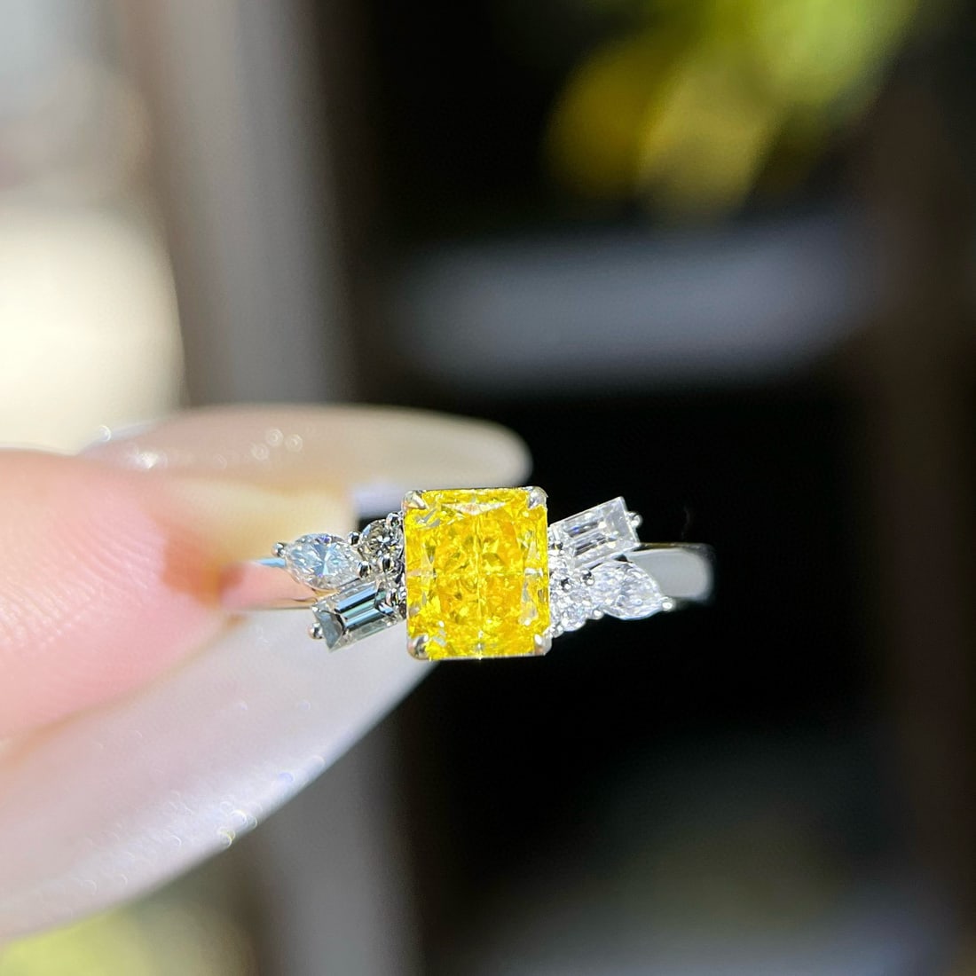 14k Gold 1.30 Ctw Natural Yellow Diamond & Diamond Ring: Ref:231088382 // gold content:14k gold // ring size:7. 25us // // main gemstone:yellow diamond // shape:radiant // carat weight:1. 00ct // color:yellow // treatment:natural // // adjacent gemstone 2
