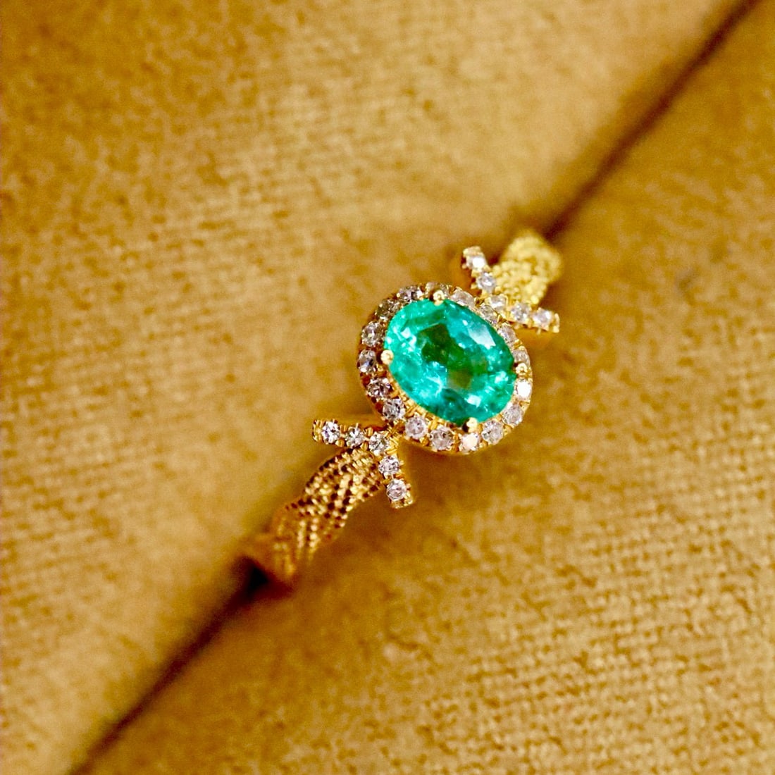 14k Gold 0.35 Ctw Natural Emerald & Diamond Ring: Ref:231088386 // gold content:14k gold // ring size:7. 25us // // main gemstone:emerald // shape:oval // carat weight:0. 25ct // color:green // treatment:natural // // adjacent gemstone 2 : diamond //