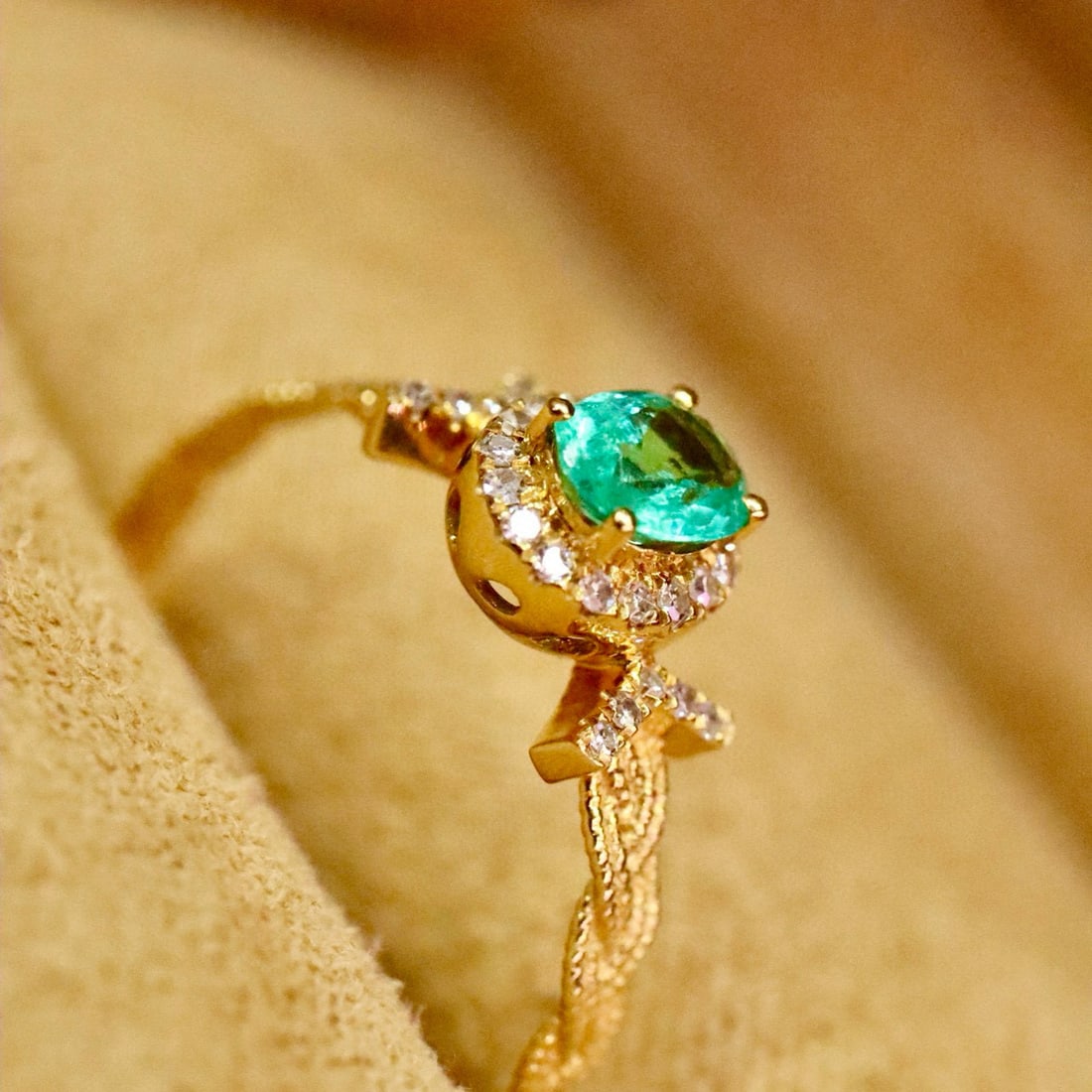 14k Gold 0.35 Ctw Natural Emerald & Diamond Ring - 3