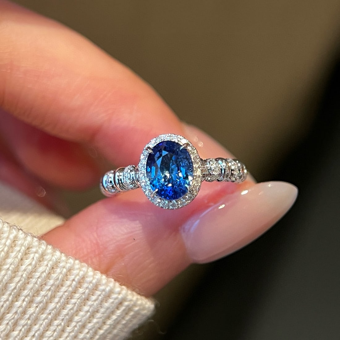 14k Gold 1.84 Ctw Natural Sapphire & Diamond Ring: Ref:231088406 // gold content:14k gold // ring size:7. 25us // // main gemstone:sapphire // shape:oval // carat weight:1. 65ct // color:cornflower blue // treatment:natural // // adjacent gemstone 2 :