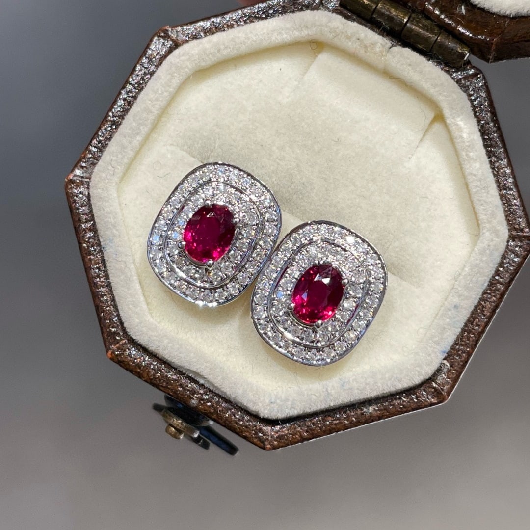 14k Gold 0.59 Ct Natural Ruby & Diamond Earrings: Ref:231088420 // gold content:14k gold // main gemstone:ruby // shape:oval // carat weight:0. 59ct // color:red // treatment:natural // // adjacent gemstone 2 : diamond // shape:round // clarity