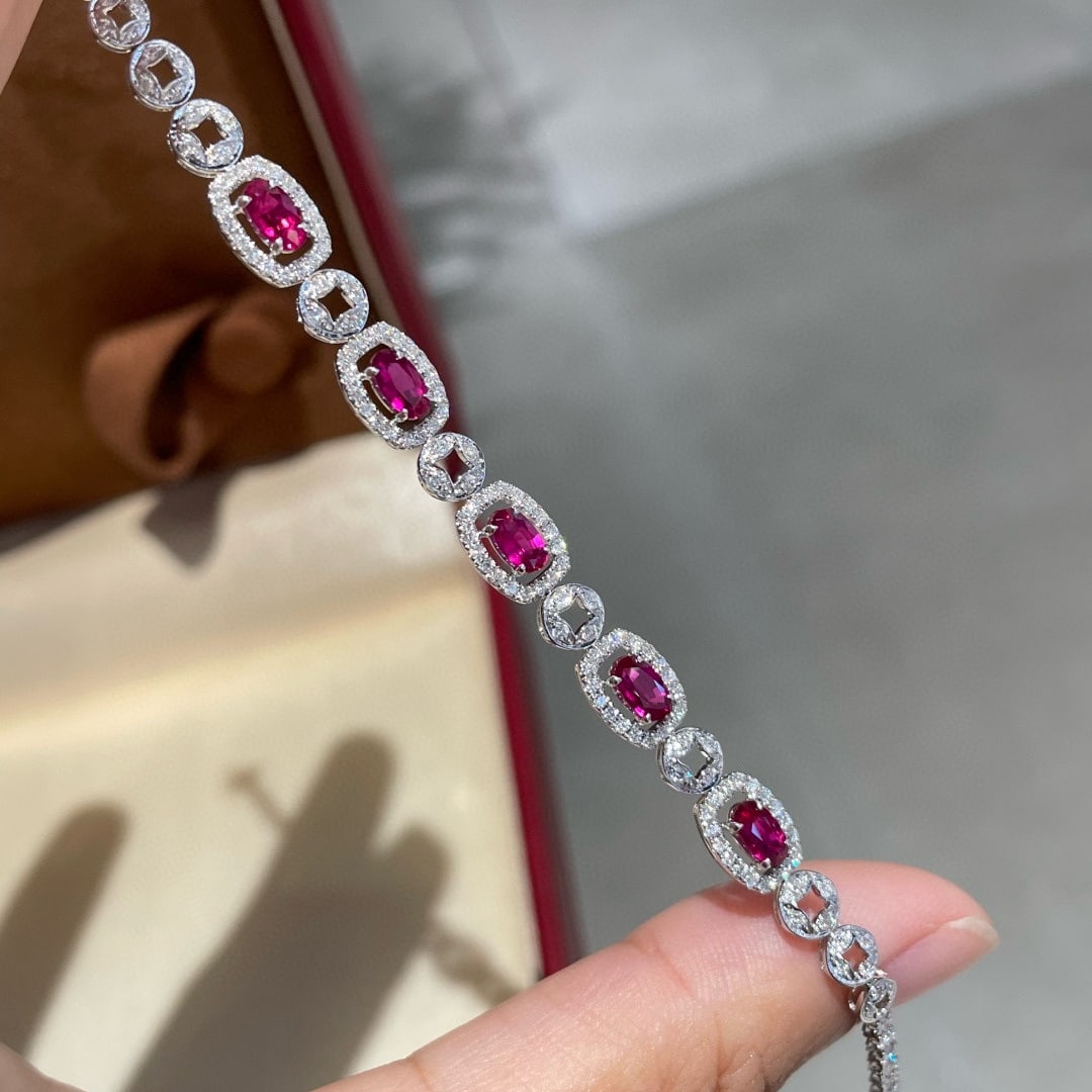 14k Gold 1.88 Ct Natural Ruby & Diamond Bracelet: Ref:231088432 // gold content:14k gold // main gemstone:ruby // shape:oval // carat weight:1. 88ct // color:red // treatment:natural // // adjacent gemstone 2 : diamond // shape:round // clarity grade