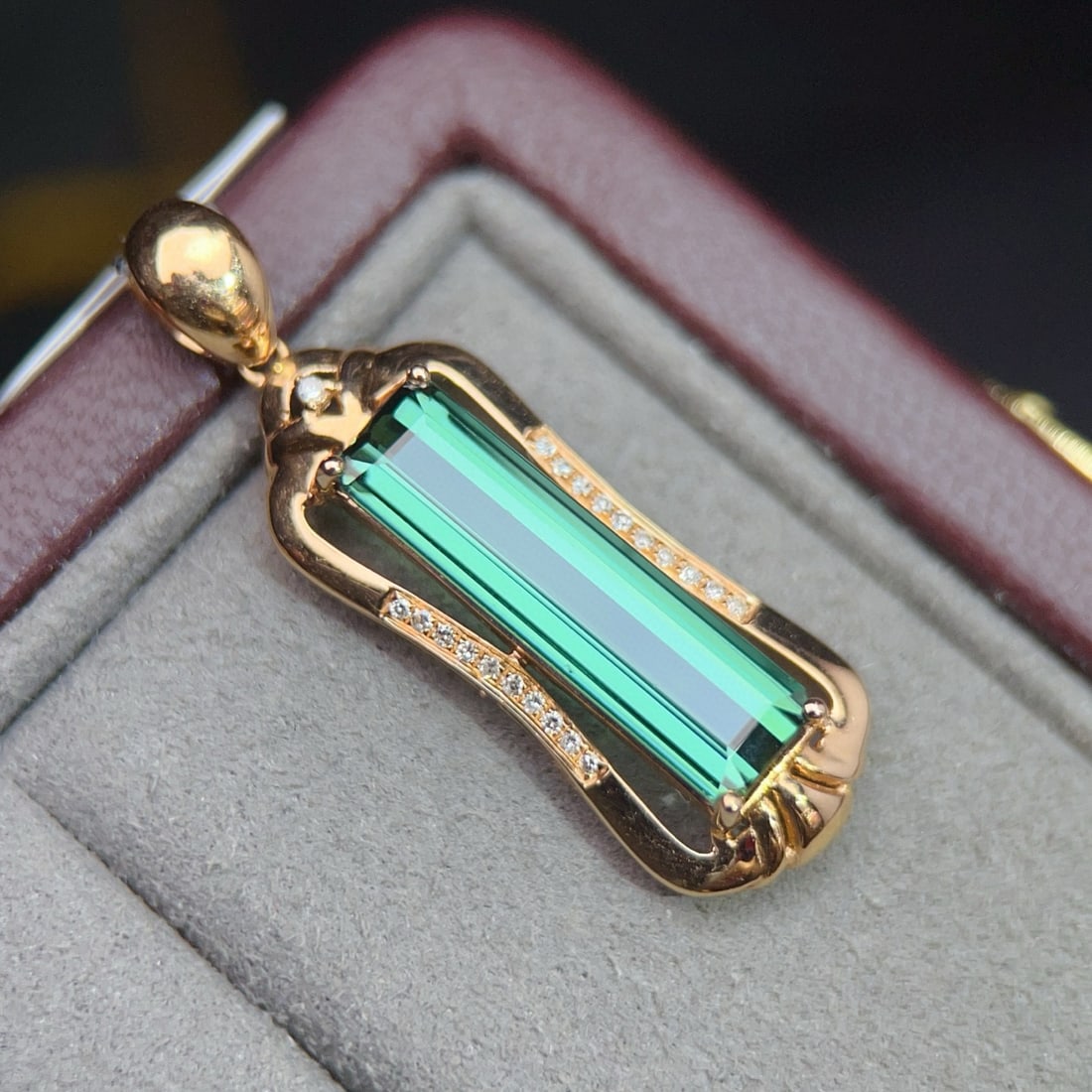 14k Gold 3.61 Ctw Natural Tourmaline & Diamond Pendant( Without Chain ): Ref:231088437 // gold content:14k gold // main gemstone:tourmaline // shape:octagonal // carat weight:3. 55ct // color:green // treatment:natural // // adjacent gemstone 2 : diamond // number of