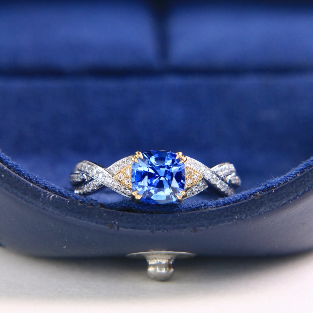 14k Gold 1.73 Ctw Natural Sapphire & Diamond Ring: Ref:231088438 // gold content:14k gold // ring size:7. 25us // // main gemstone:sapphire // shape:cushion // carat weight:1. 55ct // color:blue // treatment:natural // // adjacent gemstone 2 :