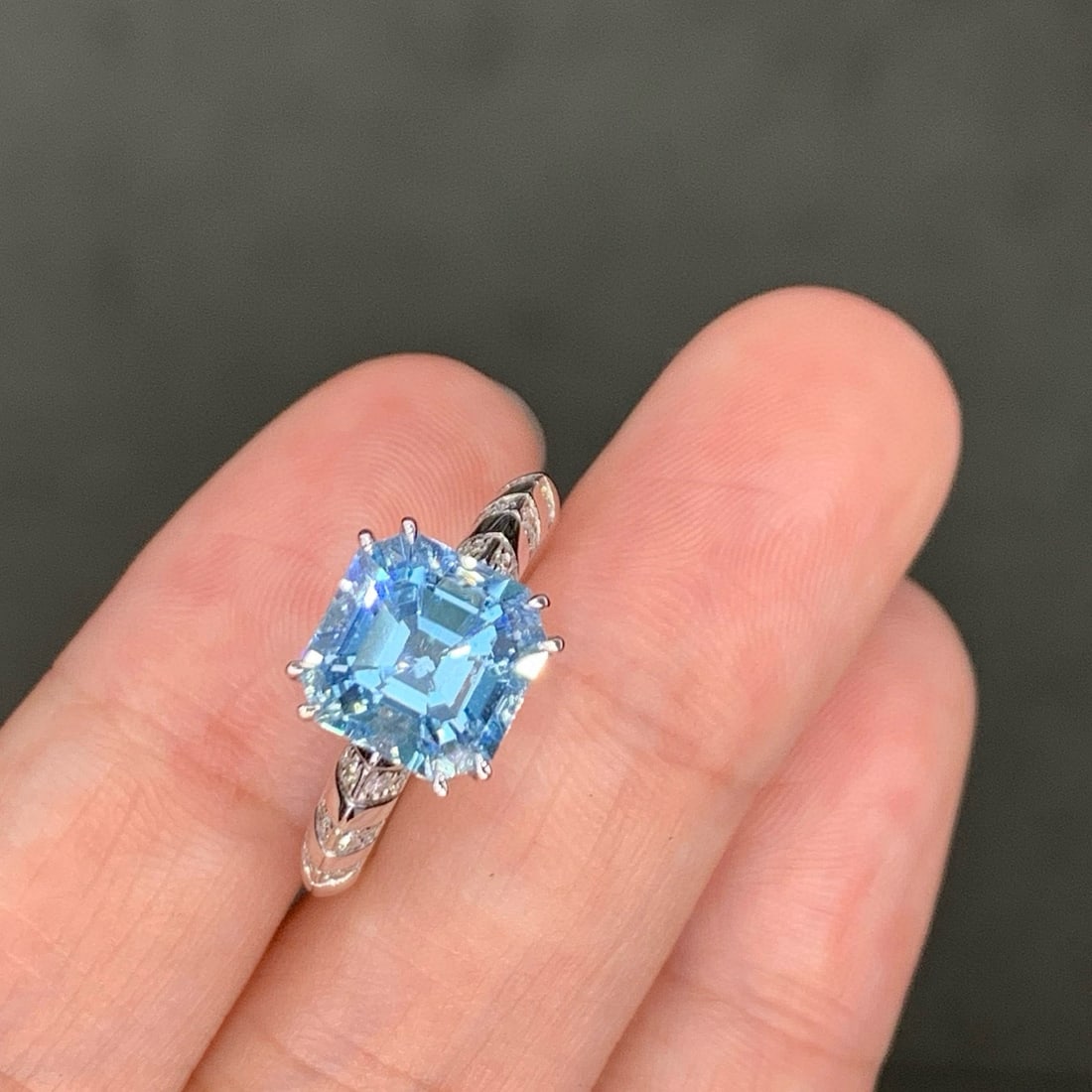 14k Gold 2.99 Ctw Natural Aquamarine & Diamond Ring: Ref:231088448 // gold content:14k gold // ring size:7. 25us // // main gemstone:aquamarine // shape:octagonal // carat weight:2. 9ct // color:santa maria color // treatment:natural // // adjacent