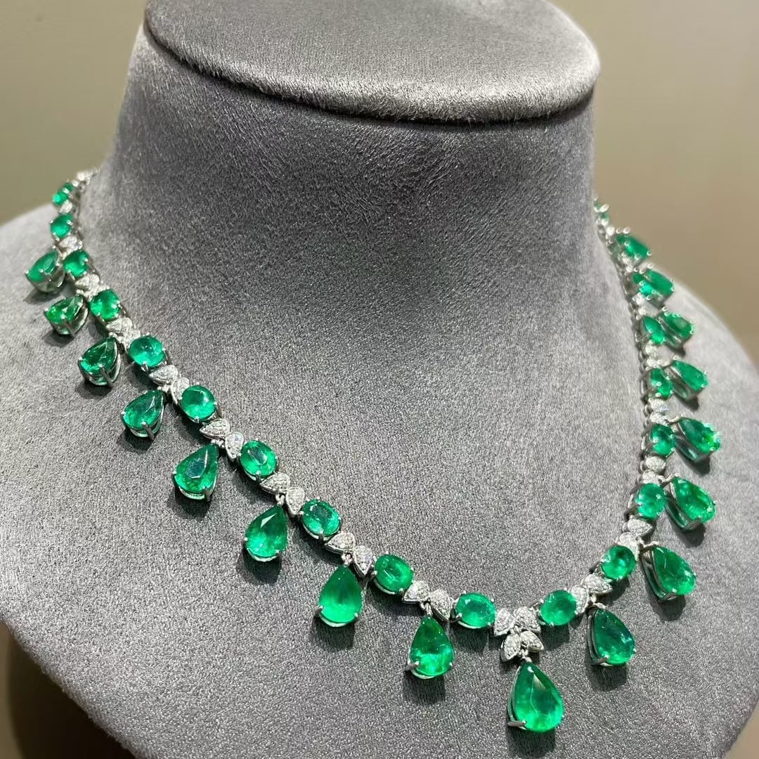 14k Gold 16.00 Ct Natural Emerald & Diamond Necklace - 2