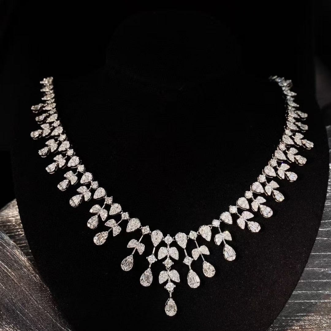 14k Gold 6.50 Ct Natural H Diamond Necklace: Ref:231091006 // gold content:14k gold // main gemstone:diamond // shape:multiple // carat weight:6. 50ct // clarity grade:vs-si // color:h // treatment:natural // Condition: New Low Estimate: