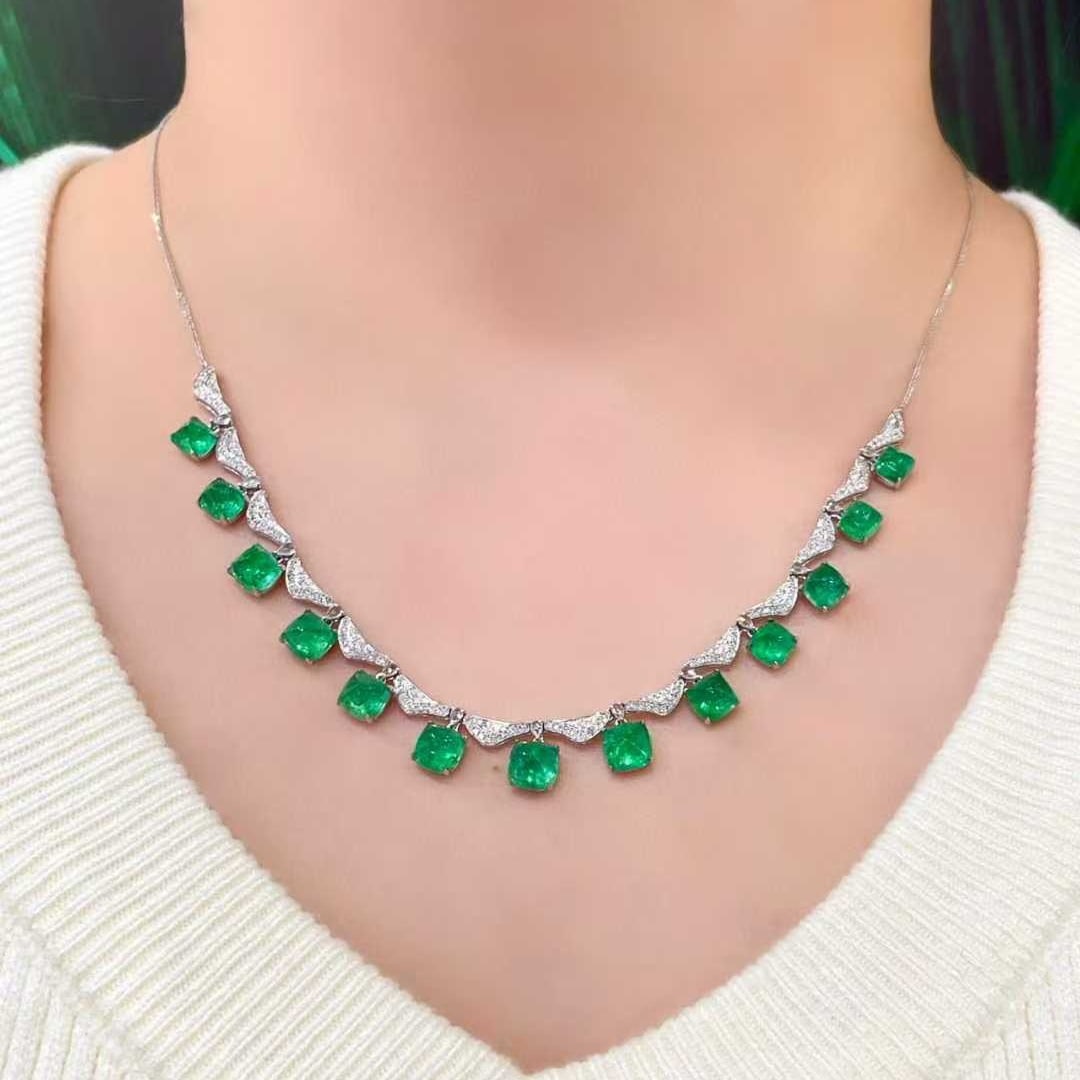 14k Gold 13.00 Ct Natural Emerald & Diamond Necklace - 4