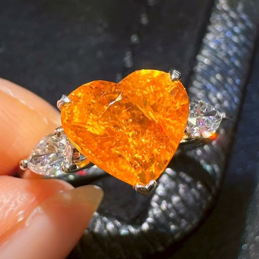 14k Gold 4.16 Ctw Natural Spessartine & Diamond Ring: Ref:231091046 // gold content:14k gold // ring size:7. 25us // // main gemstone:spessartine // shape:heart // carat weight:3. 80ct // color:orange // treatment:natural // // adjacent gemstone 2 :