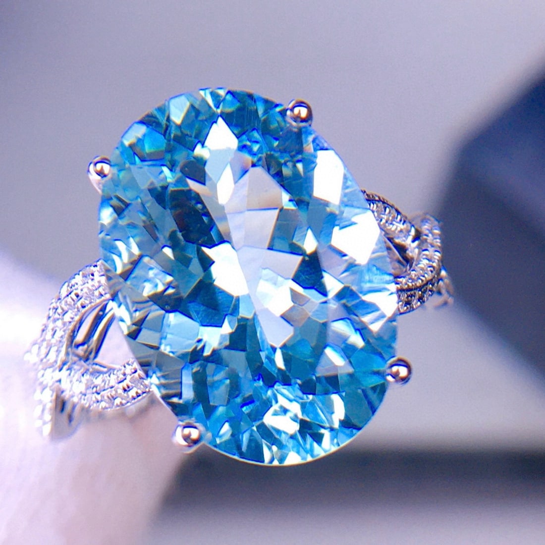 14k Gold 6.82 Ct Natural Aquamarine & Diamond Ring - 4