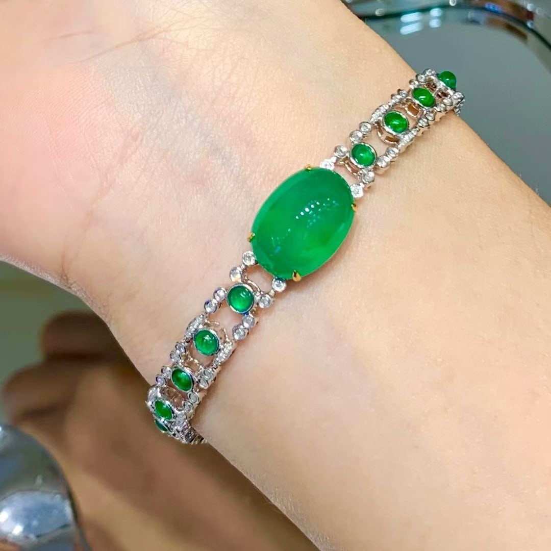 14k Gold 9.1 Ct Natural Emerald & Diamond Bracelet - 4