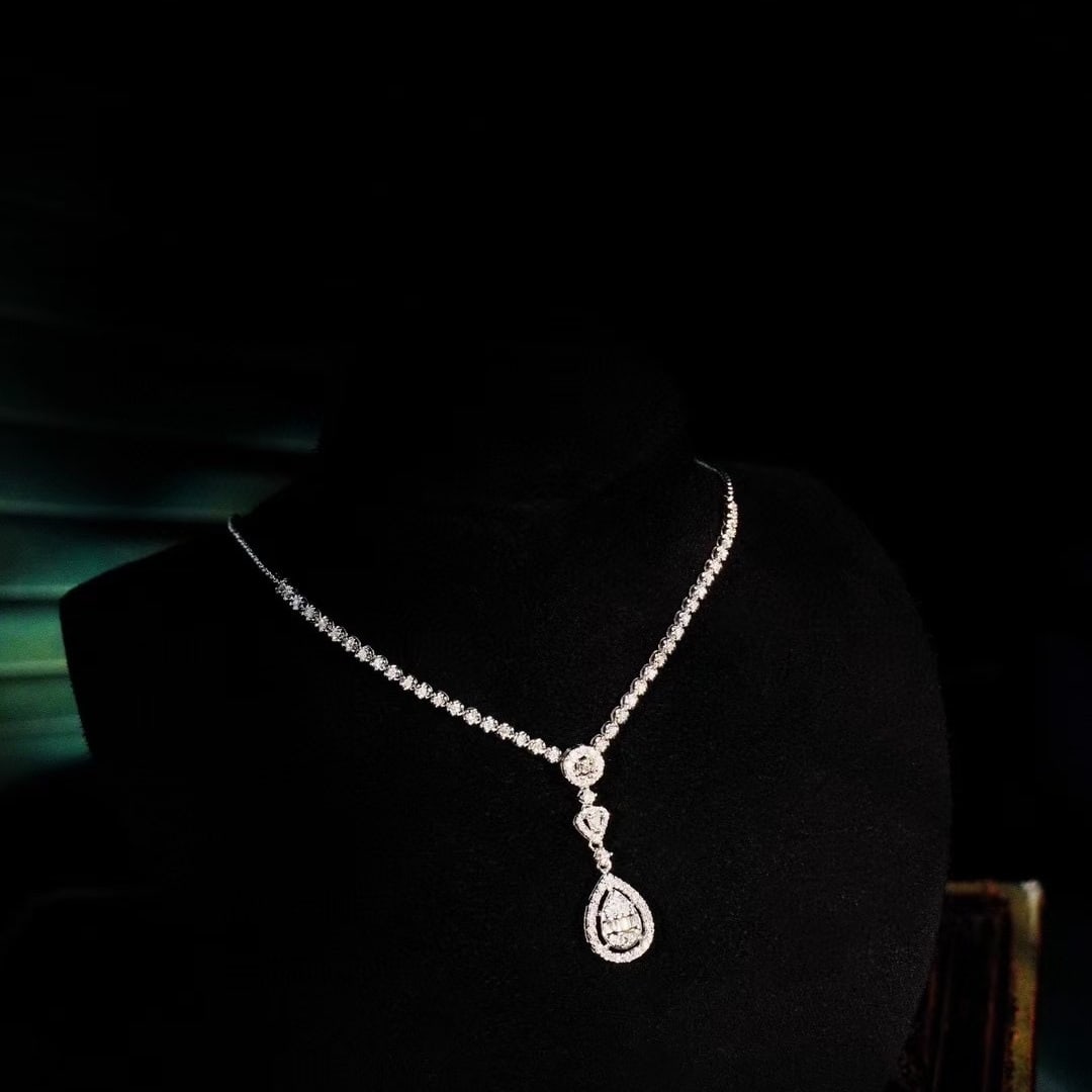 14k Gold 1.08 Ct Natural H Diamond Necklace: Ref:231091071 // gold content:14k gold // main gemstone:diamond // shape:multiple // carat weight:1. 08ct // clarity grade:vs-si // color:h // treatment:natural // Condition: New Low Estimate: 4000.00