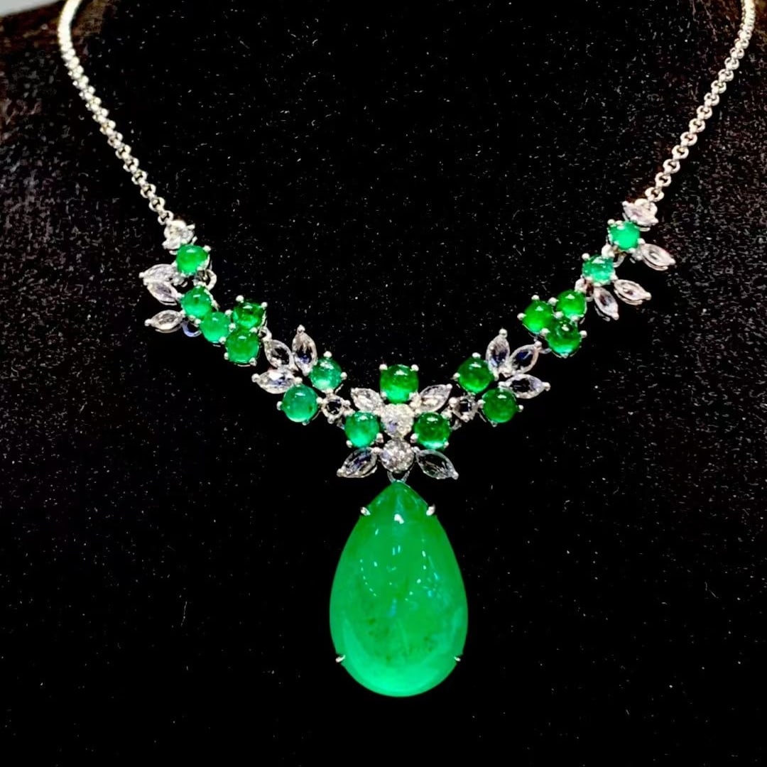 14k Gold 12.5 Ct Natural Emerald & Diamond & Sapphire Necklace: Ref:231091097 // gold content:14k gold // main gemstone:emerald // shape:multiple // carat weight:12. 5ct // color:green // treatment:natural // // adjacent gemstone 2 : diamond // shape:round //