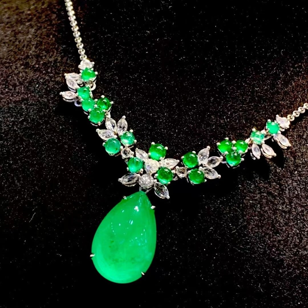 14k Gold 12.5 Ct Natural Emerald & Diamond & Sapphire Necklace - 2