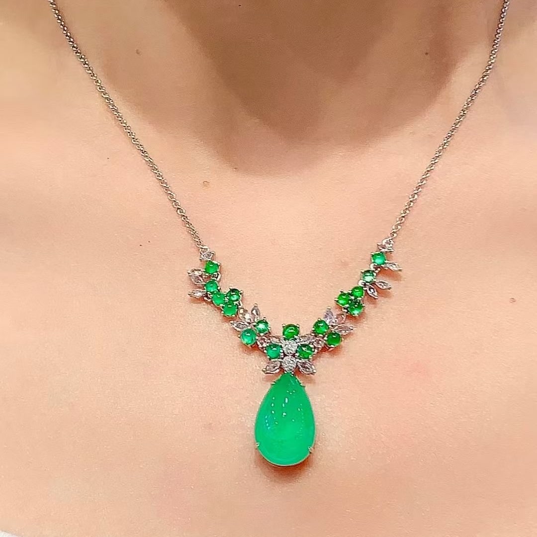 14k Gold 12.5 Ct Natural Emerald & Diamond & Sapphire Necklace - 3