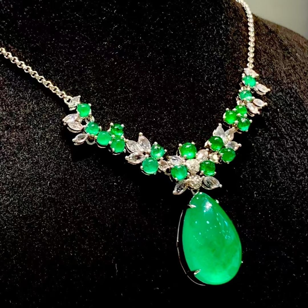 14k Gold 12.5 Ct Natural Emerald & Diamond & Sapphire Necklace - 4
