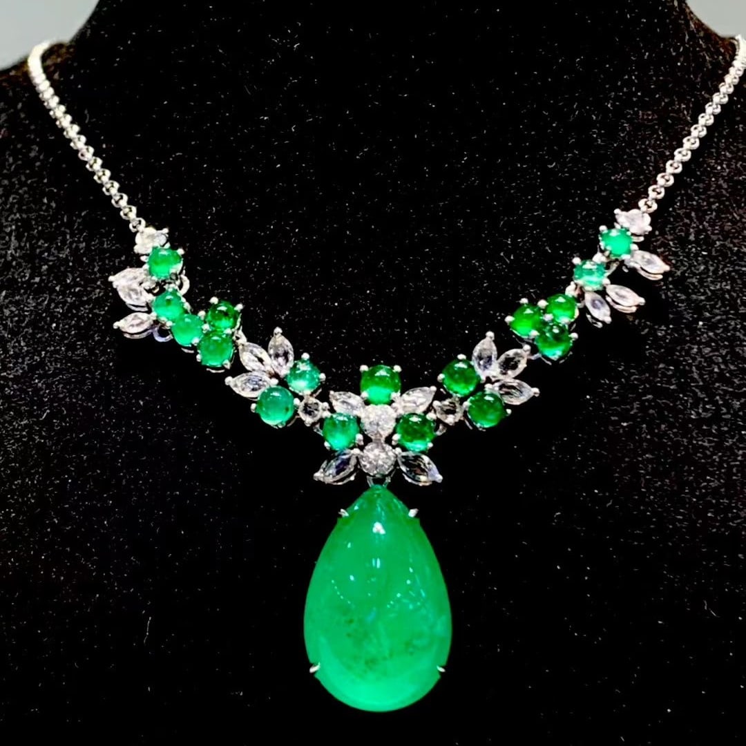 14k Gold 12.5 Ct Natural Emerald & Diamond & Sapphire Necklace - 5