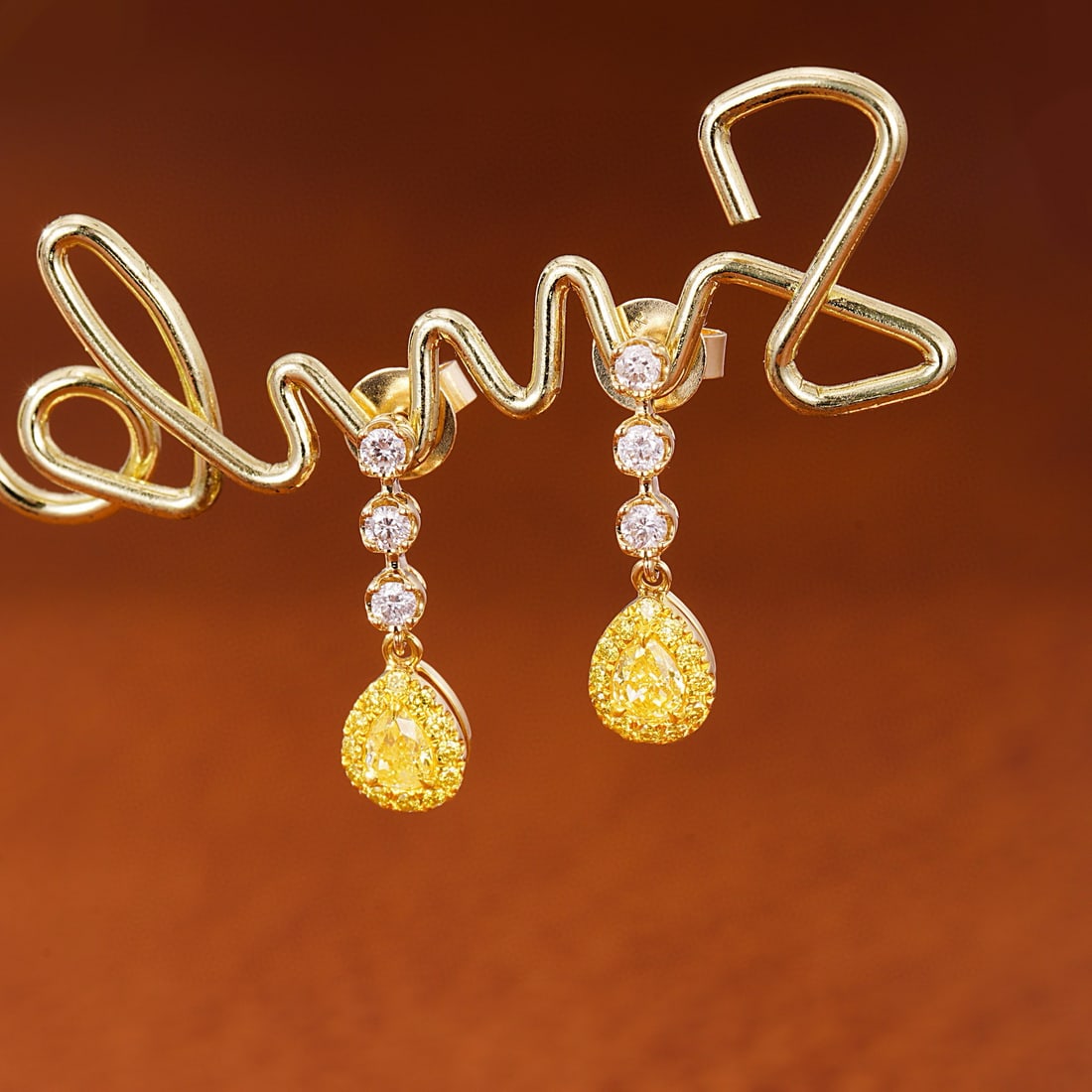 14k Gold 0.38 Ctw Natural Yellow Diamond & Diamond Earrings: Ref:231091109 // gold content:14k gold // main gemstone:yellow diamond // shape:pear // carat weight:0. 20ct // color:yellow // treatment:natural // // adjacent gemstone 2 : diamond // shape:round //