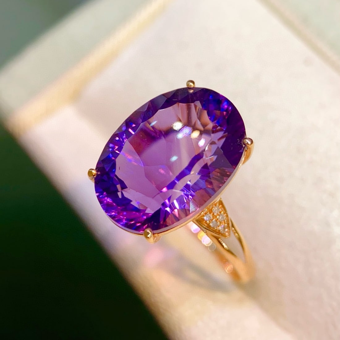 14k Gold 8.73 Ctw Natural Amethyst & Diamond Ring: Ref:231091132 // gold content:14k gold // ring size:7. 25us // // main gemstone:amethyst // shape:oval // carat weight:8. 7ct // color:purple // treatment:natural // // adjacent gemstone 2 : diamond /