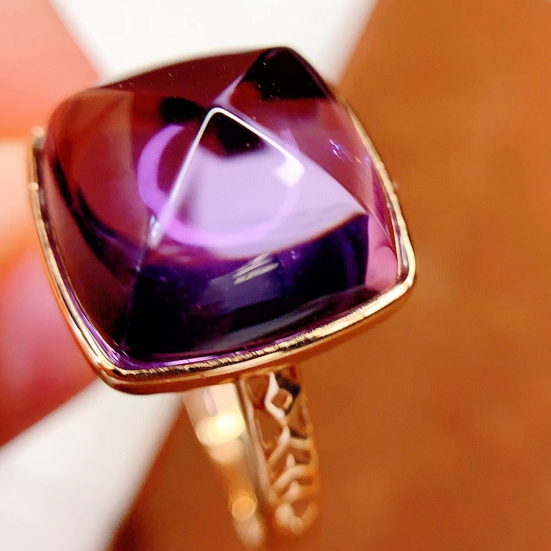 14k Gold 10 Ct Natural Amethyst Ring: Ref:231091133 // gold content:14k gold // ring size:7. 25us // // main gemstone:amethyst // shape:sugar-loaf // carat weight:10ct // color:purple // treatment:natural // Condition: New Low Estimate: