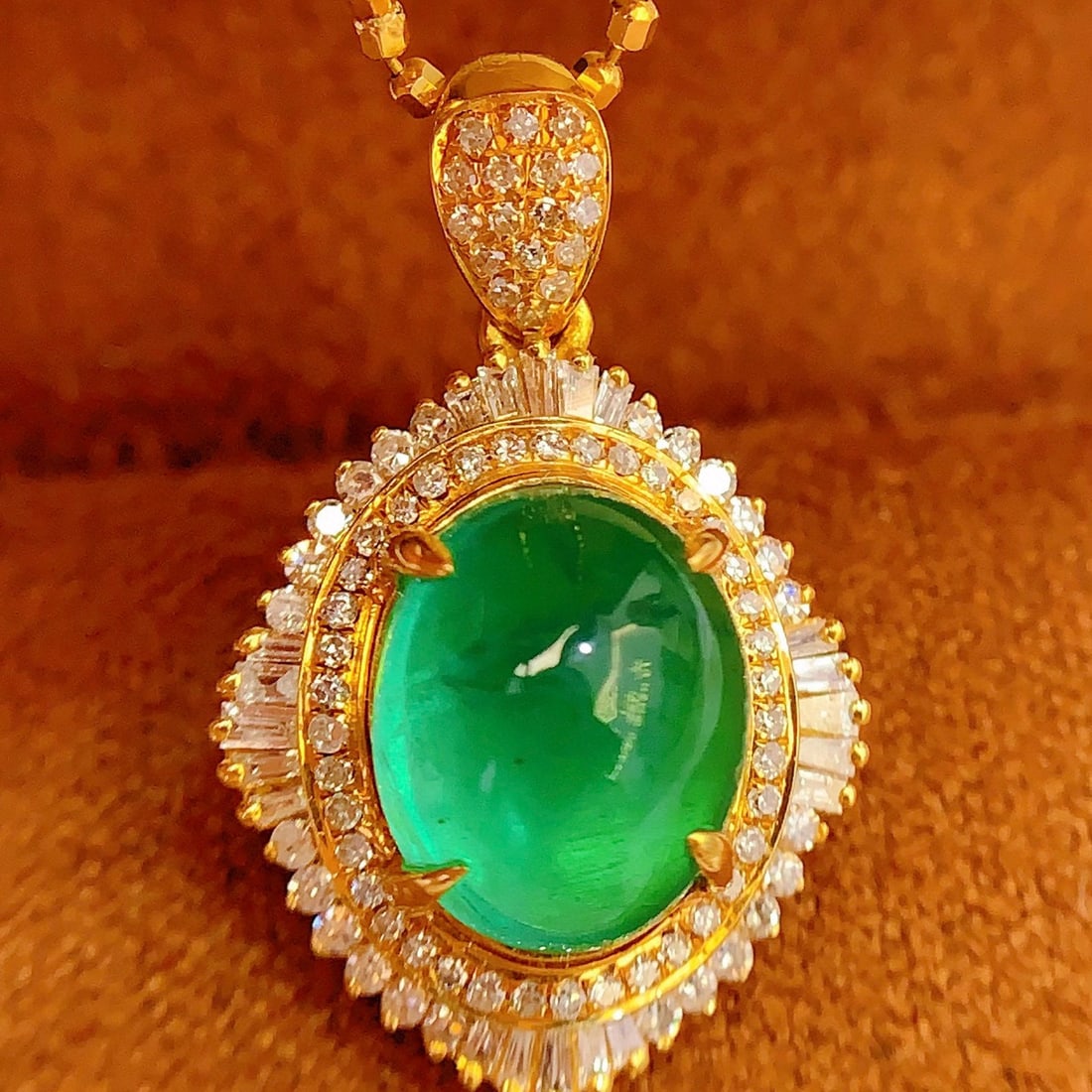 14k Gold 3.06 Ct Natural Emerald & Diamond Pendant( Without Chain ): Ref:231091142 // gold content:14k gold // main gemstone:emerald // shape:oval // carat weight:3. 06ct // color:green // treatment:natural // // adjacent gemstone 2 : diamond // number of stones:101