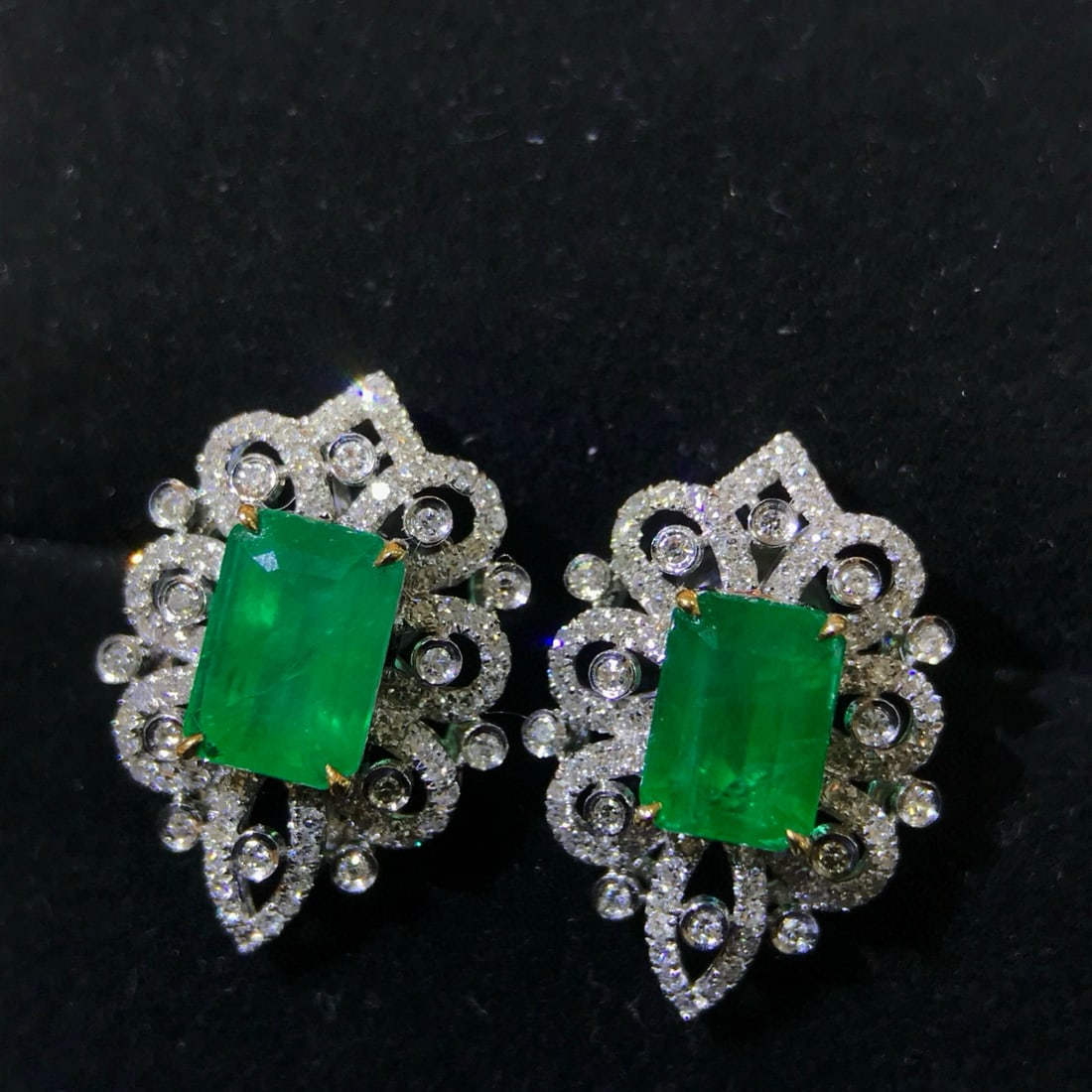 14k Gold 2.45 Ctw Vivid Green Natural Emerald & Diamond Earrings - 3