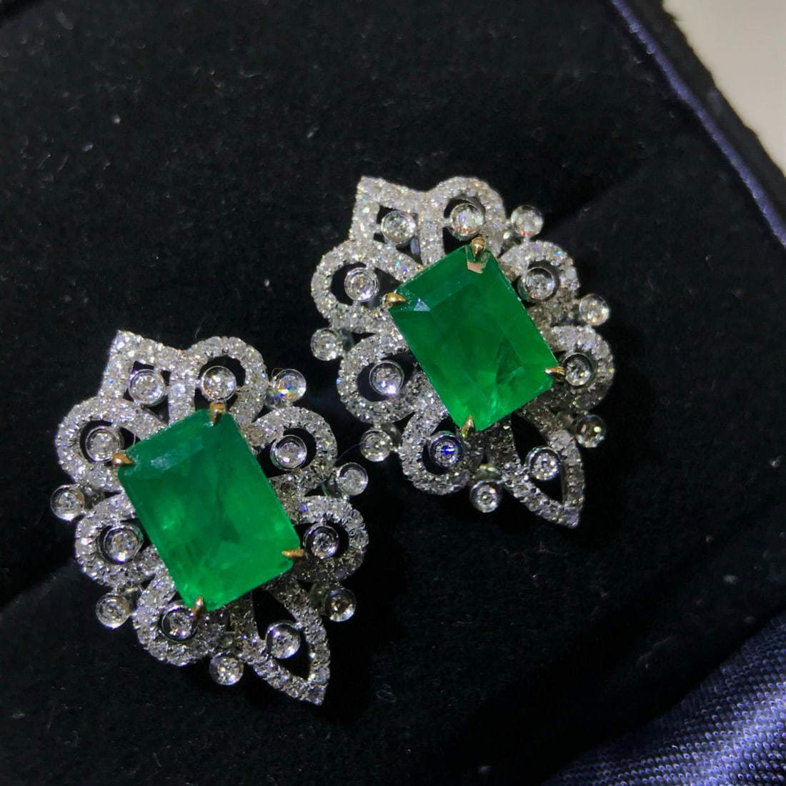 14k Gold 2.45 Ctw Vivid Green Natural Emerald & Diamond Earrings - 4
