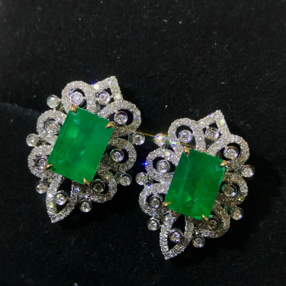 14k Gold 2.45 Ctw Vivid Green Natural Emerald & Diamond Earrings - 5