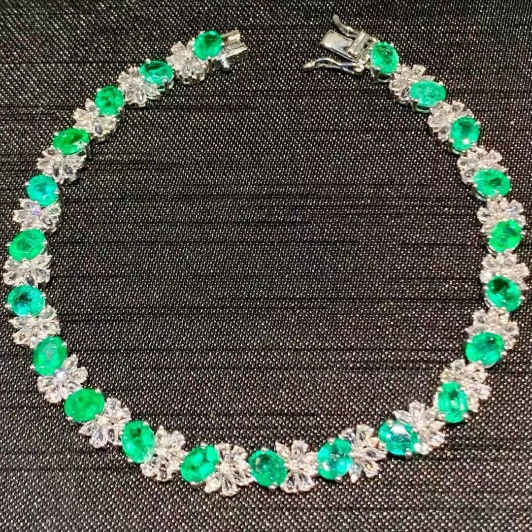 14k Gold 6 Ct Vivid Green Natural Emerald & Diamond & Sapphire Bracelet: Ref:231091146 // gold content:14k gold // main gemstone:emerald // shape:oval // carat weight:6ct // color:vivid green // treatment:natural // // adjacent gemstone 2 : diamond // shape:round // clarit