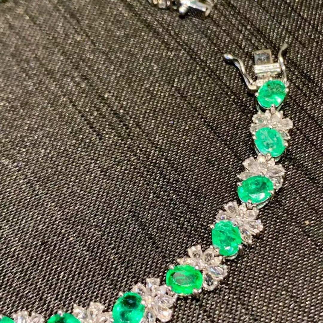 14k Gold 6 Ct Vivid Green Natural Emerald & Diamond & Sapphire Bracelet - 2