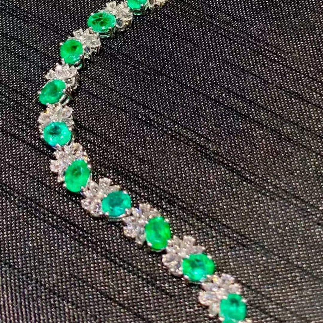 14k Gold 6 Ct Vivid Green Natural Emerald & Diamond & Sapphire Bracelet - 3
