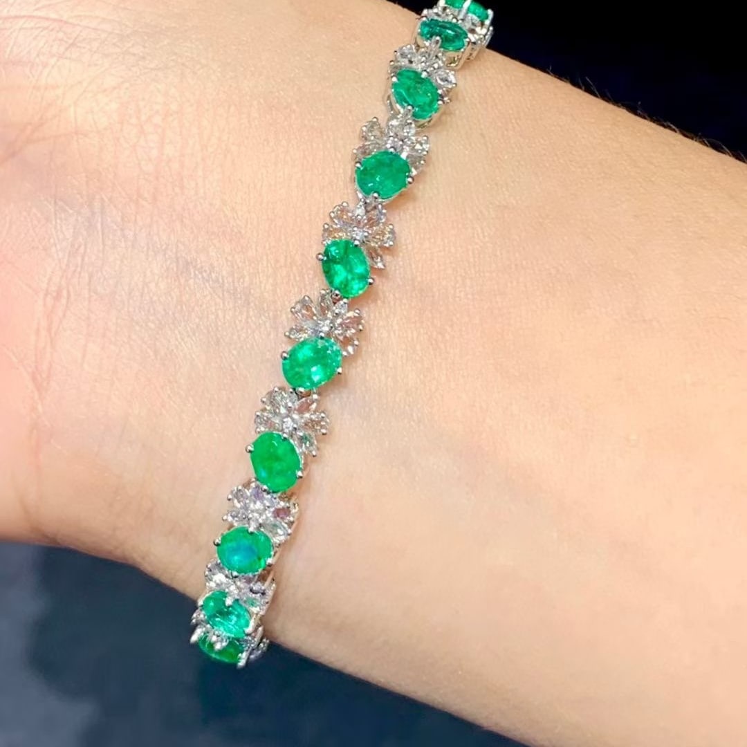 14k Gold 6 Ct Vivid Green Natural Emerald & Diamond & Sapphire Bracelet - 4