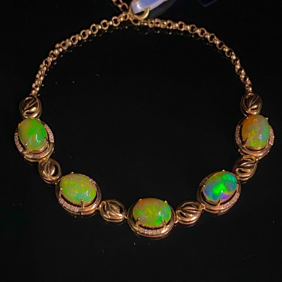 14k Gold 4.05 Ct Natural Opal & Diamond Bracelet: Ref:231091148 // gold content:14k gold // main gemstone:opal // shape:oval // carat weight:4. 05ct // color:color // treatment:natural // // adjacent gemstone 2 : diamond // number of stones:50 // sha