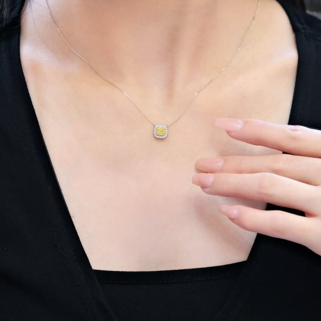14k Gold 0.4 Ct Natural Color Diamond Necklace - 4