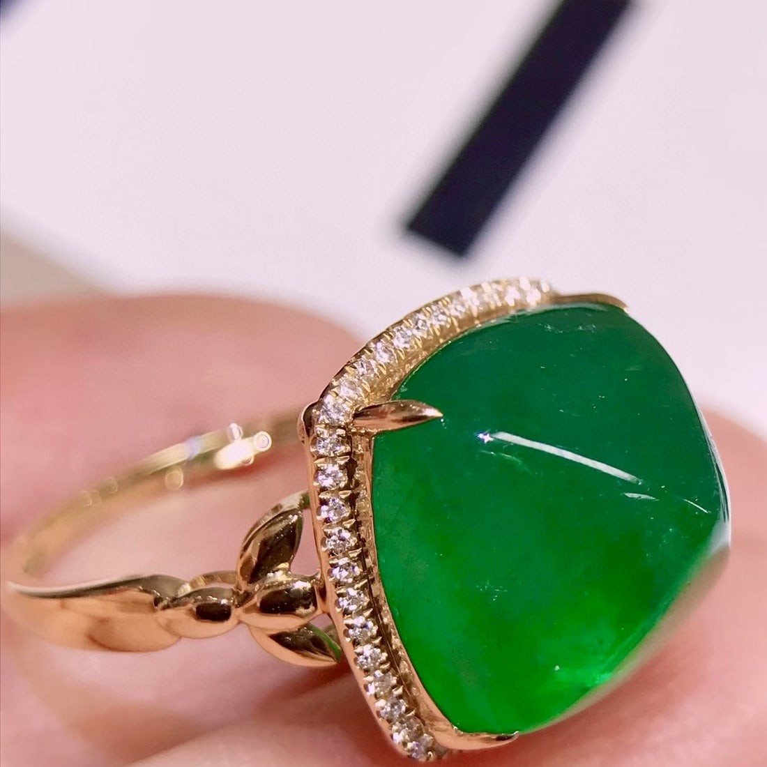 14k Gold 9.7 Ct Vivid Green Natural Emerald & Diamond Ring - 2