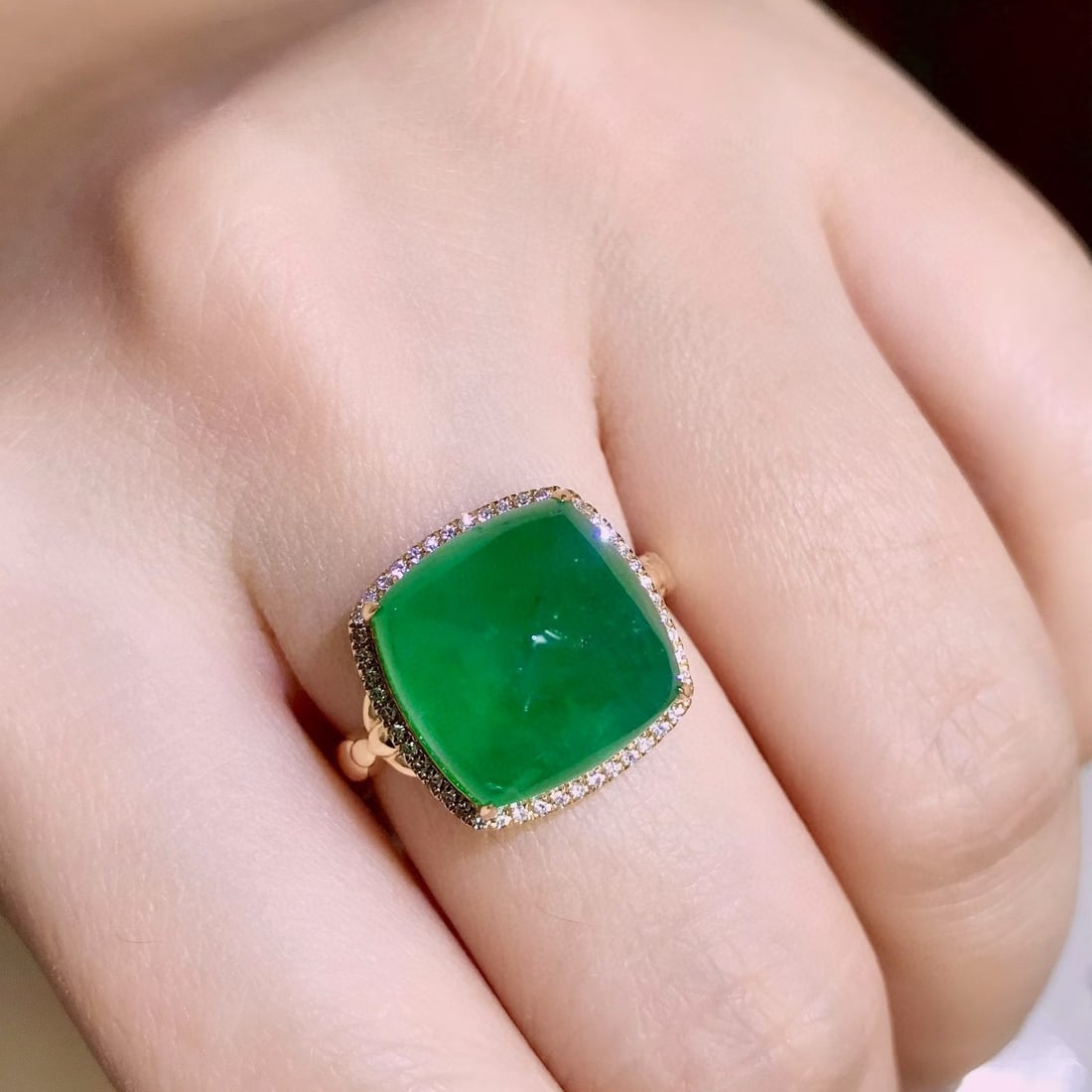 14k Gold 9.7 Ct Vivid Green Natural Emerald & Diamond Ring - 4